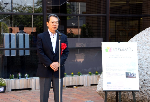 「今年も活動に参加することができてうれしく思います」と鶴学長。