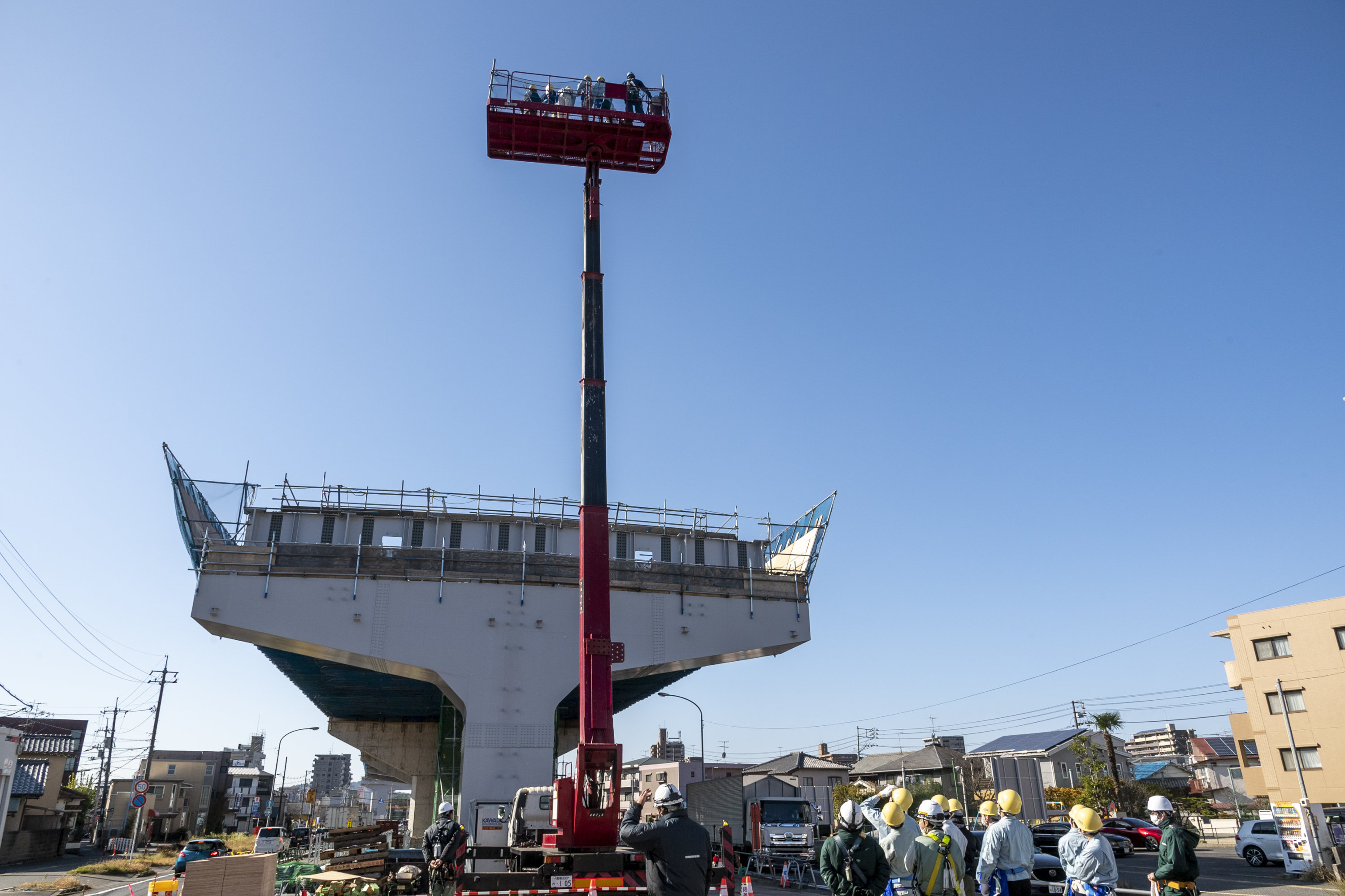 高所作業車に乗せてもらい、13ｍ程度の高さから現場全体を見学。