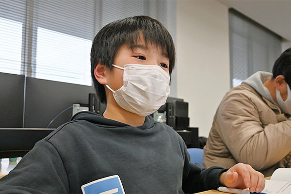 小学校で配られたチラシを見て参加したという岡田さん