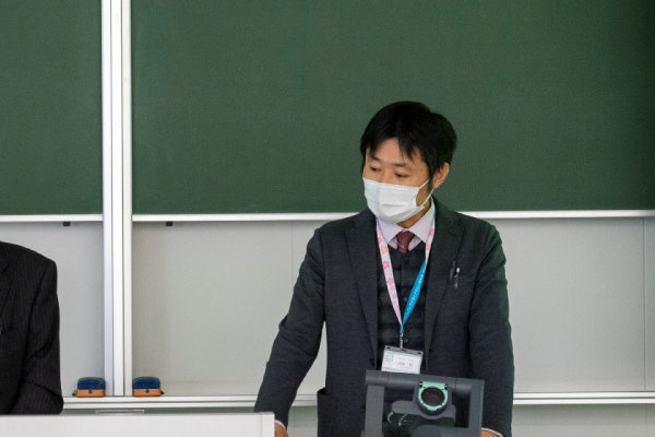 30歳で廿日市市役所に就職した川本氏（右）は、国土交通省への出向も経験。「国という大きな視点から土木事業に携わったことは貴重な財産です」