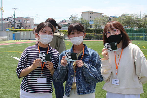 「学科が違う友達ができて嬉しい」と坂本さん(建築デザイン学科1年・広島県立広島井口高等学校出身／広島県）)。「モルックが盛り上がって楽しかった」と石田さん（食品生命科学科・広島県立海田高等学校出身／広島県）、JCDの活動があることが広島工大を選んだ理由の一つと語る石田さん（食品生命科学科・広島県立広島観音高等学校／広島県）