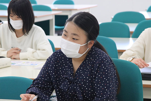 「病院での勤務しか考えていなかったが、企業で働くことがイメージ出来た」と話す松谷さん（生体医工学科4年・呉青山高等学校出身／広島県）