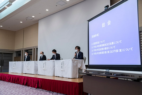 講演会後、広島工業大学地域連携技術研究協力会の総会が開催されました。コロナ禍の中ではあるがオンラインを十分に活用し、連携を深めていこうとの意志を確認し合いました