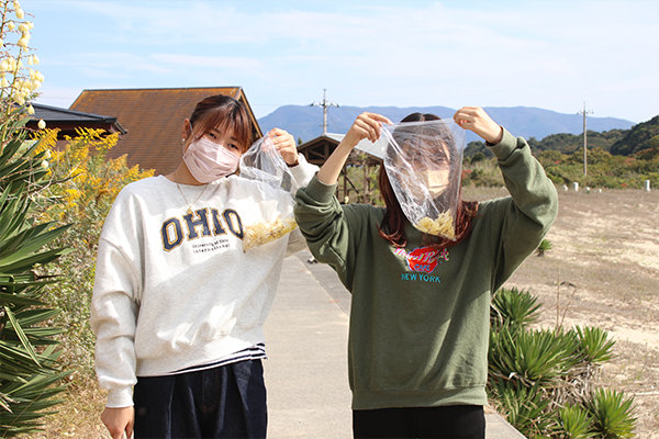 リーダーと副リーダーを務める2年生の小田さんと佐伯さん（共に広島県立広島観音高等学校出身／広島県）