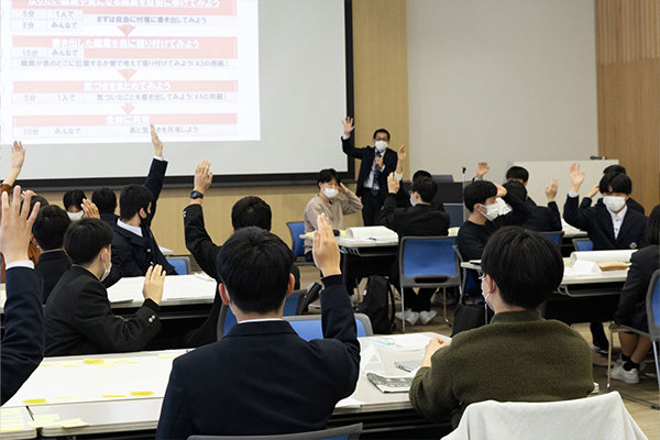 「将来の道は人によって違う。知った上で選択してほしい」と升井センター長