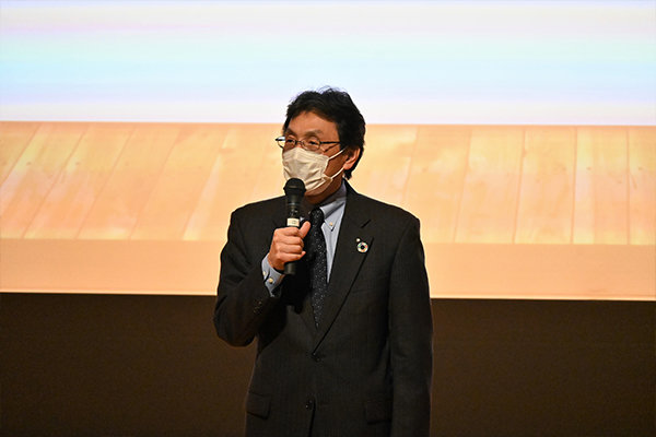 「JCDセンターの活動を通じて、学科を超えたつながりを作ってほしいと」長坂学長