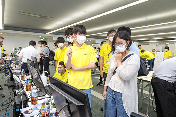 同期の湯山さん（広島県立安古市高等学校出身／広島県）は「学生時代を思い出して楽しい」と話す