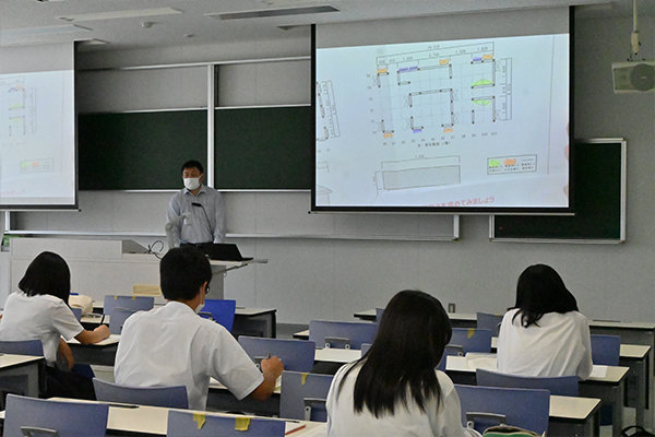 建築工学科の講義テーマは「木造住宅の構造安全性に関するコスト試算演習」