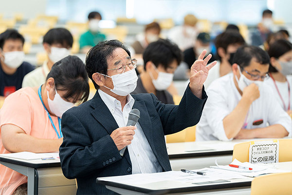 本学の森保名誉教授