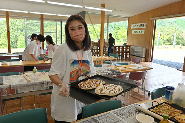 マシュマロをたっぷりトッピングしたピザは女子学生に人気