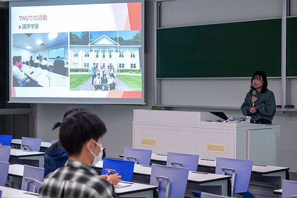 「日本のことを英語で紹介できるよう事前学習した」と大古さん