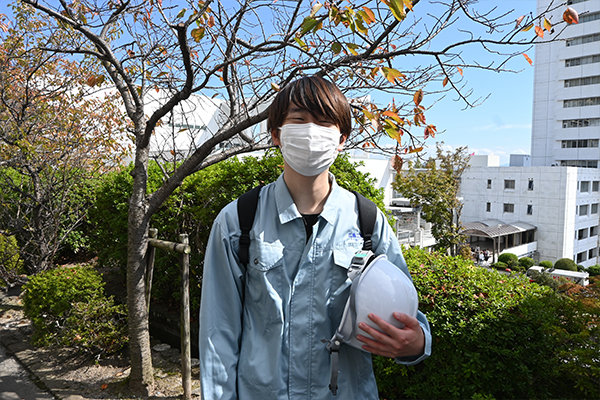 企業への就職をめざす片上さん（香川県立高瀬高等学校出身／香川県）は「実際に作業をすると、これまで勉強してきたことの理解が深まりました」と話す