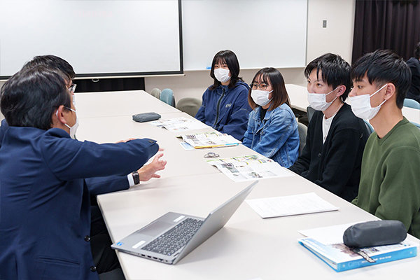 「植生調査に興味があります」「今は植生調査や生態調査もAIなどデジタル活用が進み、若い人が活躍しているよ」