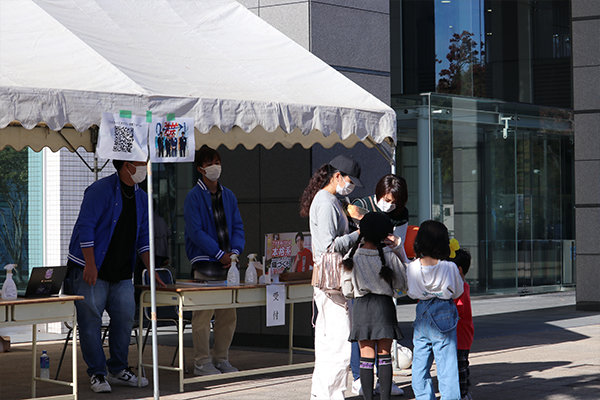 小さな子どもを連れたご家族やお友達同士での来場もあった