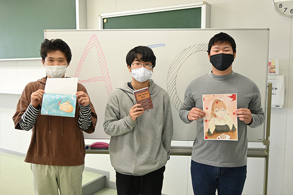 毎年、学生が書いた小説を本にして配布している