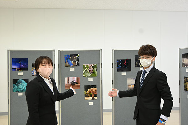 写真部の杉浦さん（広島市立美鈴が丘高等学校出身／広島県）は花の撮影が好きなのだとか。篠村さん（島根県率米子工業高等学校出身／島根県）は自転車で出掛けた先で撮影をするそう