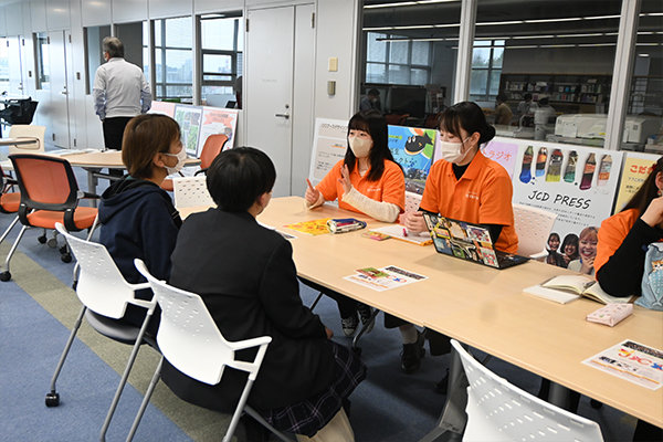 女子生徒にはJCD（女子学生キャリアデザイン）センターの活動も紹介