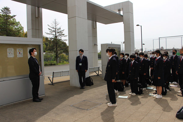 初めに口和中学校の生徒から本学職員へ挨拶