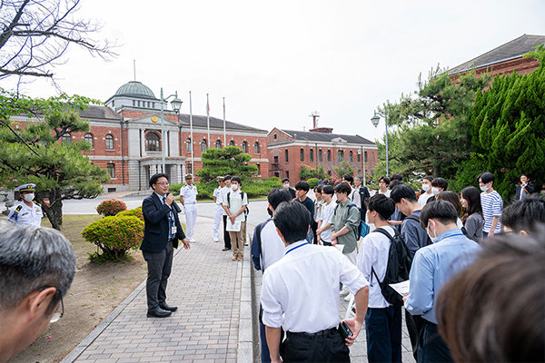 明治の面影を残す旧呉鎮守府庁舎