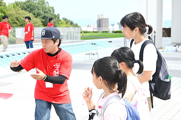 大会出場した体験談を交えながら、機体を説明する同部の戸花さん（つるぎ高等学校出身／徳島県）