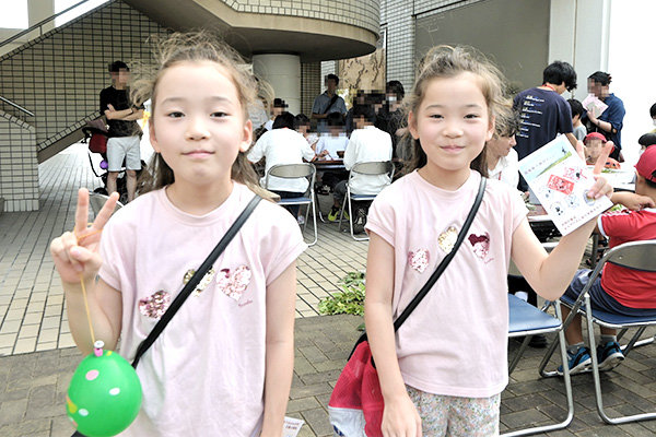 参加した島原さん姉妹。「本学に来たのは初めて。大学の広さに驚いた」と話してくれた