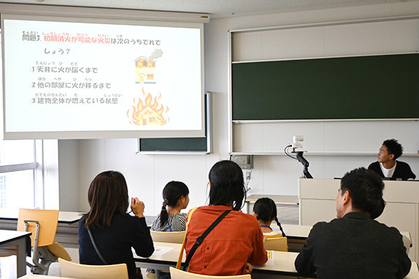 楽しみながら学べるよう地震・火災・非常食・災害への備えをテーマにしたクイズを用意した