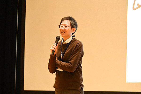 「大学の4年間はあっという間です。学生生活を謳歌してください」と桑野センター長