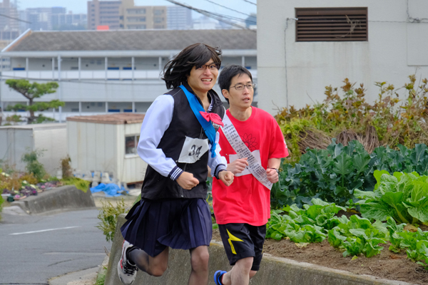 映像送信でも活躍したISMCは一般の部優勝。「来年もセーラー服姿で走ります」と竹中凱基さん（情報工学科3年）