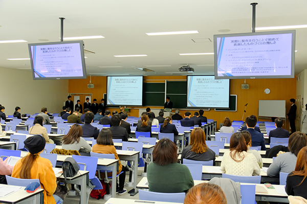 報告会の会場には学長、教職員のほか、たくさんの学生の姿も見られました