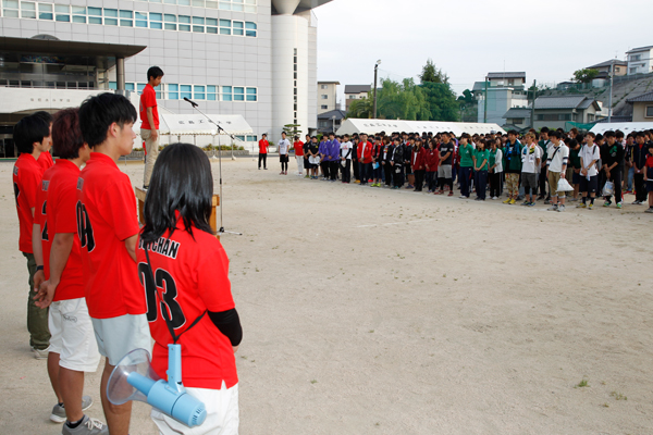 実行委員は、地域の自治会に参加をお願いしたり、他大学にビラを配りに行ったりと地道な活動を続けてきました。楽しむ参加者の様子に、感激もひとしおのようでした。