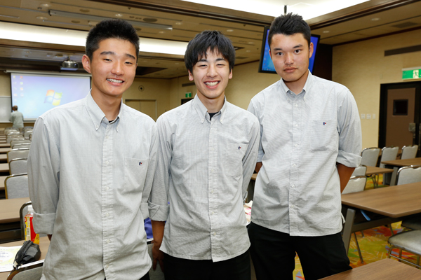 五日市高校3年の仲良し3人組「今日の講義で興味が深まり、建築の道に進みたいと実感しました」