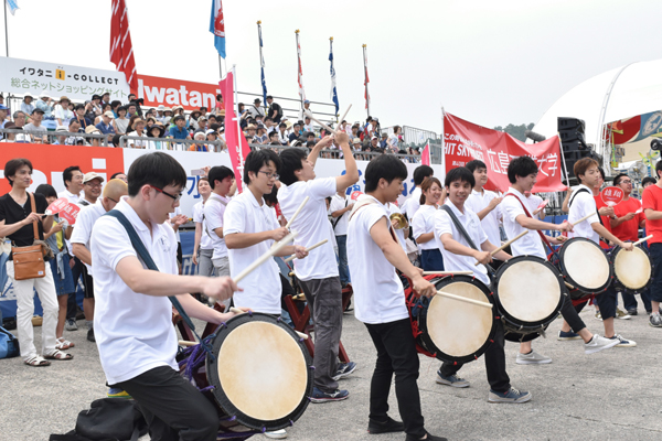 出場チームの中でも、数少ない太鼓での応援。一般来場者からは「太鼓の音は良く聞こえていいね」という声が