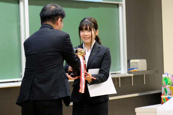 デネブ杯の優勝カップが広島県外に出るのは、今回が初めて。新たな歴史を刻みました