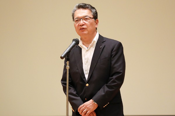 「時代の変化に対して、柔軟に対応できる力を磨いてください」と鶴学長。