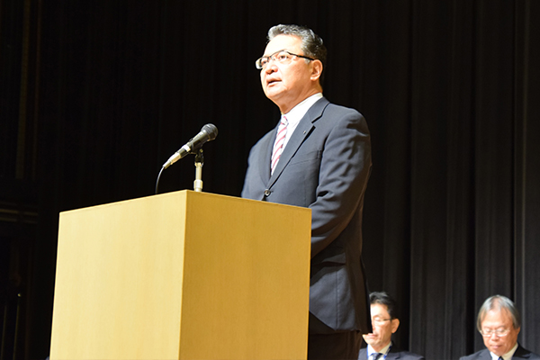 「教職員と保護者様との有意義な情報交換の場となることを願っています」と鶴学長。