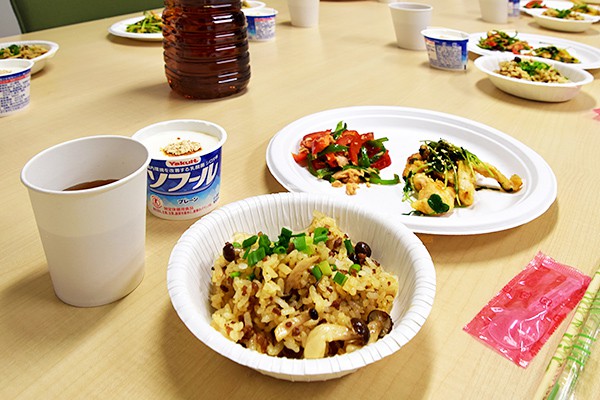 野菜たっぷり！デザートに、きなこヨーグルトもついて栄養満点の試食会でした。