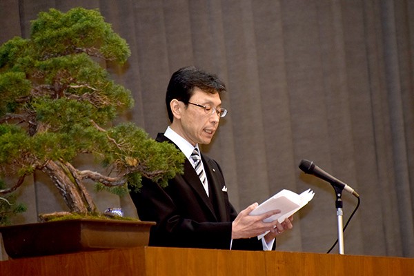 「失敗や挫折をすることがあると思います。しかし、その経験も人間力を高めることになります」と長坂学長。