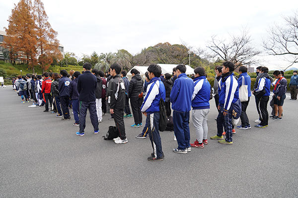 開会式に臨むランナーたち。この日は少し肌寒さを感じましたが、走るにはちょうどいい気温。